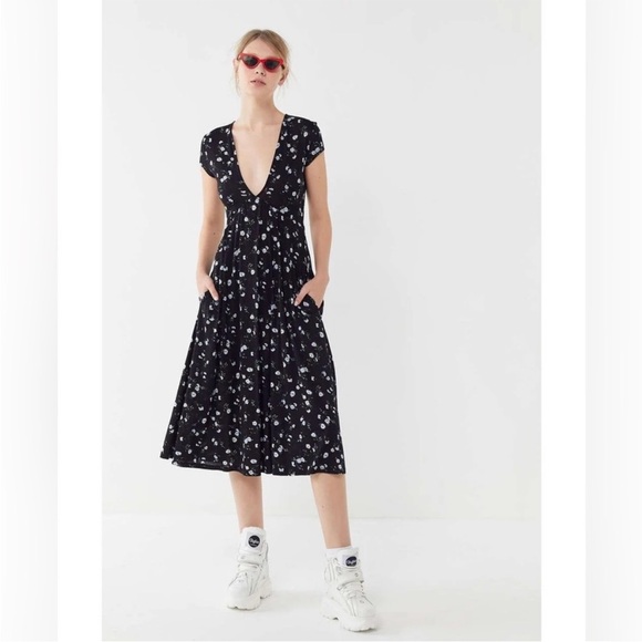 Urban Outfitters Dresses & Skirts - Urban Outfitters Women’s Black V Neck Floral Midi Dress. Size Medium.
